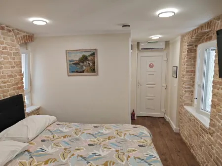 Luxury Authentic Studio Split Old-Town Отели в г. Сплит