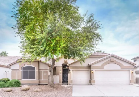 ✨GILBERT GETAWAY✨Beautiful home away from home with lots of amenities!