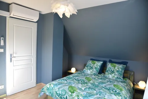 Le Cerisier: superb comfortable property with air-conditioned rooms and garden.