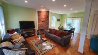 Hilltop Hide-away, close to everything! Hotels in Takoma Park