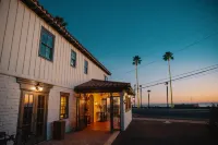 El Caminante Bar & Bungalows