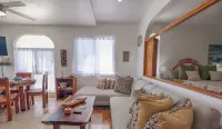 Beachfront Paradise / Sleeps 5 / Starlink + PoolShareSave