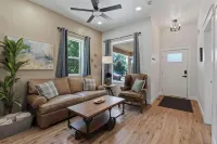 Historic 1907 SLC Victorian - Hot Tub - Firepits - Exposed Brick