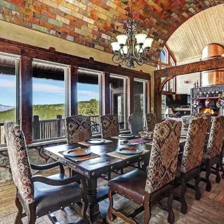 Spacious, Custom Built, Luxury Home Cabin with Hot Tub, Stunning Views,