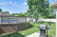 Above-Ground Pool & Backyard at Murfreesboro Home! - Homestays
