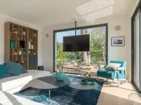 Vivenda Espaçosa com Piscina Aquecida Mt-discreta Hoteles en Pechão