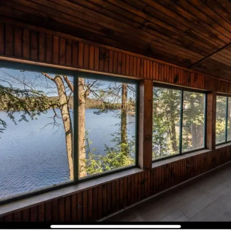 Sweet vintage cottage on Mountain View Lake, 2024 updates, next to Lake Sunapee