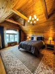 THE LOFT 3 level urban cabin with a HUGE patio!