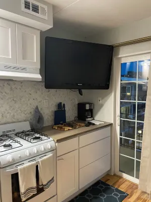 Charming 1-bedroom Condo with pool in fabulous North Wildwood block from beach