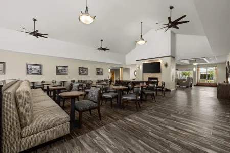 Homewood Suites by Hilton Bakersfield Отели в г. Бейкерсфилд