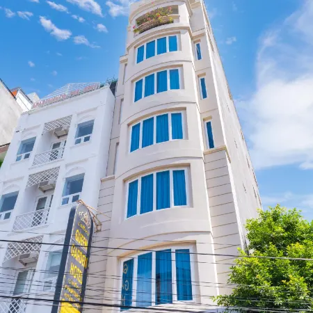 Queen Garden Hotel & Apartment Отели рядом с достопримечательностью «Пляж Фронт-Бич»