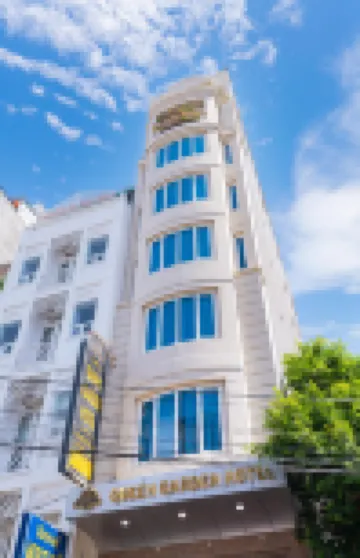 Queen Garden Hotel & Apartment โรงแรมใกล้หาด Front Beach