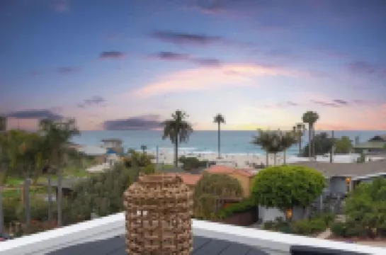 Moonlight dream! 4-bedroom, 4-bathroom ocean view home 1 block from the beach.