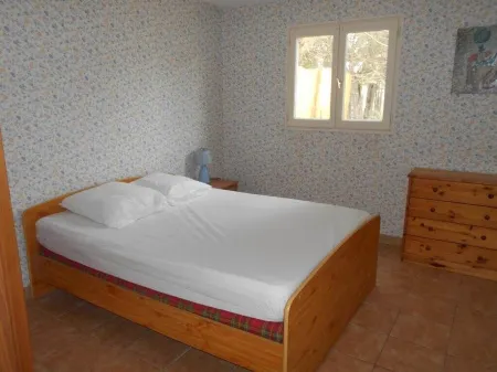 8 pers, 200m from the sea, garden, ground floor, closed private parking, independent entrance