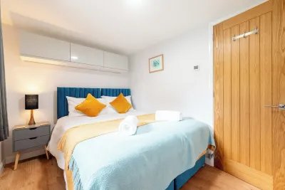 Beautifully Appointed Chalet Ideally located 5 min walk from beach & town centre Hotel in zona Compass Point