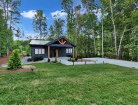 Zoka - A Luxe Modern Cabin Near Clemson w/ Hot Tub - Lake Hartwell