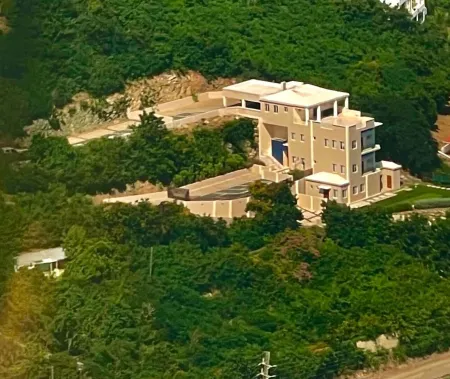 Charming 1-bedroom apartment in welcoming Tortola with WiFi, AC