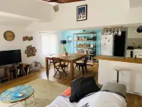 Very atypical downtown apartment. Old oil mill! Hotels in La Crau