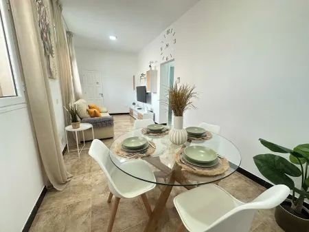 Flat with jacuzzi in suite.