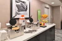 Hampton Inn & Suites Ames - petit déjeuner