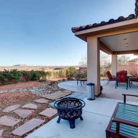 Horseshoe Bend Retreat Fire Pit and Mountain Views!