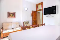 Sea side villa with garden and pool