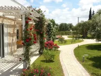 Leralora-Cherry House. Elegant villa with swimming pool, a stone's throw from the sea