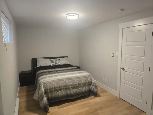 Cozy living room and bedroom apartment in tranquil Riverview with WiFi