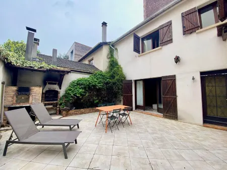 Superbe Maison à 2 Minutes du Métro Отели рядом с достопримечательностью «Alstom»