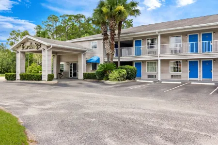 Travelodge Suites by Wyndham MacClenny/I-10