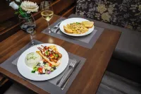 Monte Carlo Inn Airport Suites - breakfast