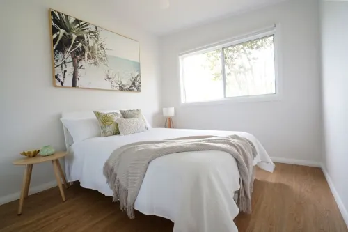 5 mins walk to Beach - Modern Beachy Escape. Netflix, Full Kitchen, Comfy Beds! Hotels in Terrigal