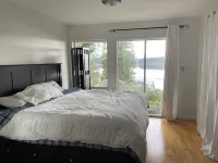 Ocean, mountain and harbour views. Family friendly house.