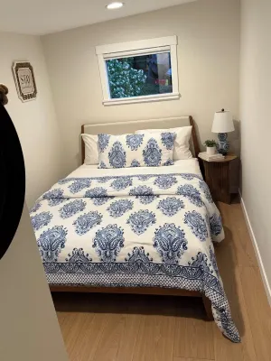 Water View 2-Bedroom Cottage in la Conner Hotels near Roozengaarde