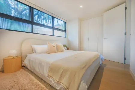 Luxurious Stay with Rooftop Terrace in heart of St Kilda. Pet Friendly