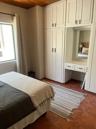 Spacious 7-bedroom house in Marvelous Jeffreys Bay with WiFi