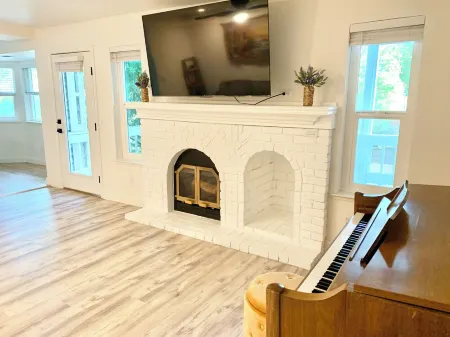 Newly renovated spacious home near Folsom Lake Отели в г. Фолсом