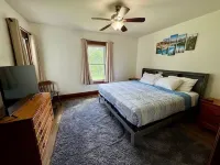 Spacious getaway with private river access minutes from ski area Hotel di Charlemont