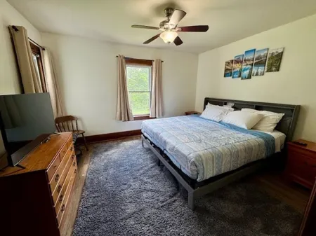 Spacious getaway with private river access minutes from ski area