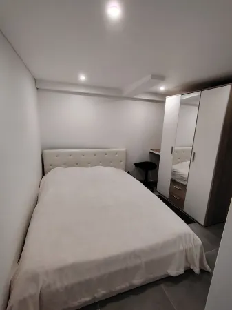 Apartament in a bungalow with garden Отели в г. Ле Ренси