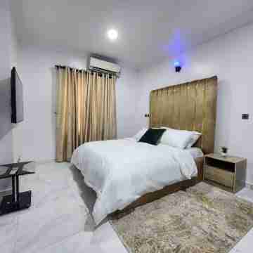 Cozy 2-bedroom bnb in beautiful Palmgrove Estate Ilupeju Lagos with AC & WiFi Rooms