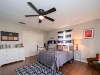 Spacious 5-bedroom house with AC, WiFi in charming Gladewater Hotels in Gladewater