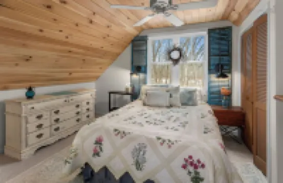 Charming 3-bedroom farmhouse water-front near Saratoga Springs サラトガのホテル