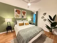 Oceanfront Escape - Steps to Beach - Stunning Views & Balcony - 3 stjerner