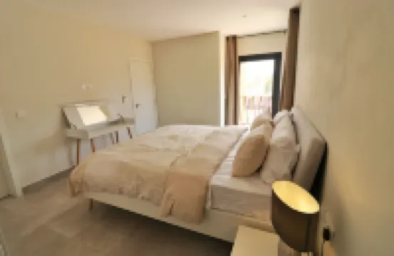 Best value 2 bedroom apartment with pool, netflix and near the beach