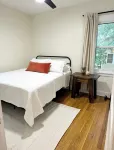 Charming 2-bedroom house in Lakewood with WiFi access