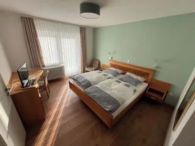 Gemütliche Ferienwohnung für 2-3 Personen mit Großer Sonnenterasse Hotels in der Nähe von Dorotheenhütte Wolfach Kristallglas-Manufaktur GmbH