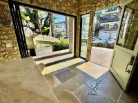 Cali beach living! Modern 2 BR home. Pet friendly. Walk to town, beaches, harbor