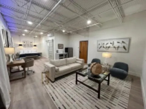 The 610 Flats: City Chic #22