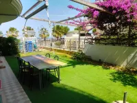 Large family apartment with garden facing the sea